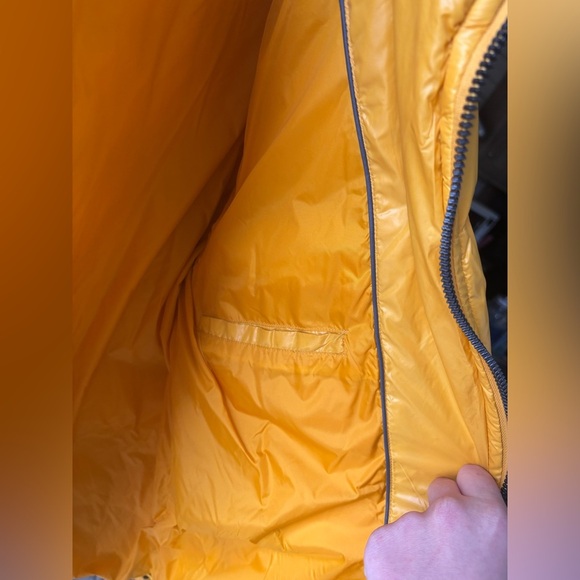 GUESS Yellow Winter Hooded Puffer Jacket Size Xl Men - Picture 10 of 10